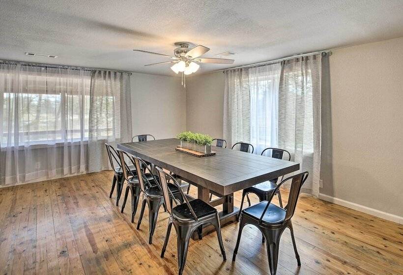 11 Mi To Lake Ouachita: Family Cabin W/ Yard