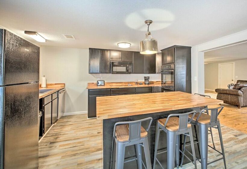 11 Mi To Lake Ouachita: Family Cabin W/ Yard