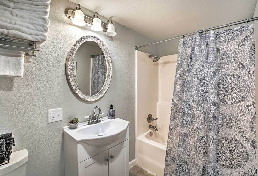 11 Mi To Lake Ouachita: Family Cabin W/ Yard