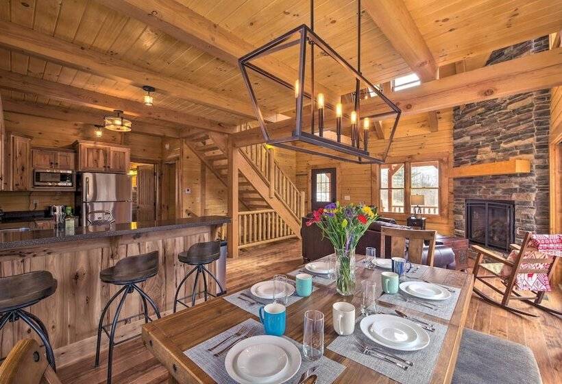 Family Friendly Warsaw Cabin W/ Deck & Fireplace!