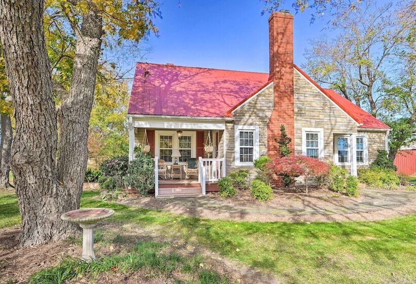 Farmhouse Cottage On 10 Acres: Trails On Site