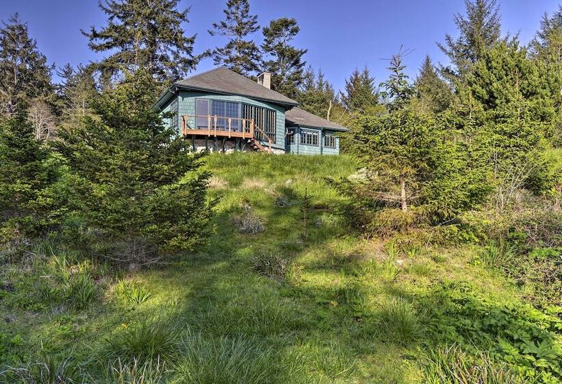 Forested Gold Beach House W/ Panoramic Ocean Views