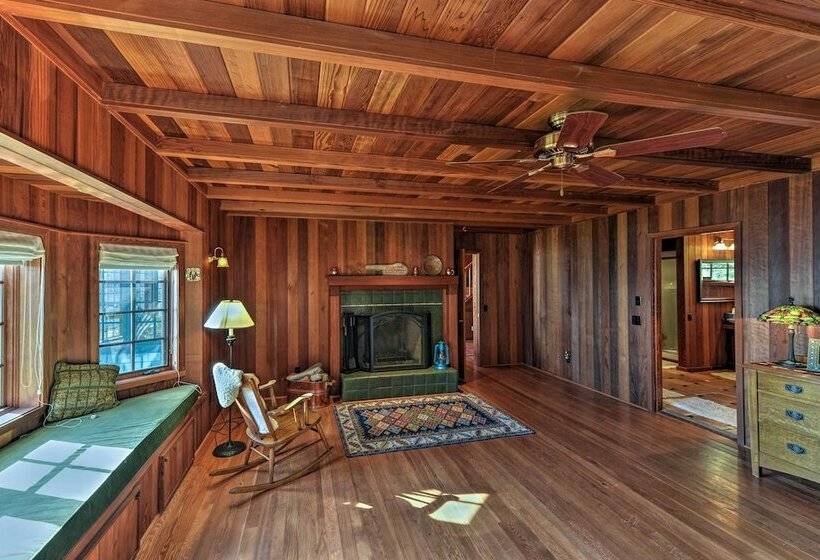 Forested Gold Beach House W/ Panoramic Ocean Views