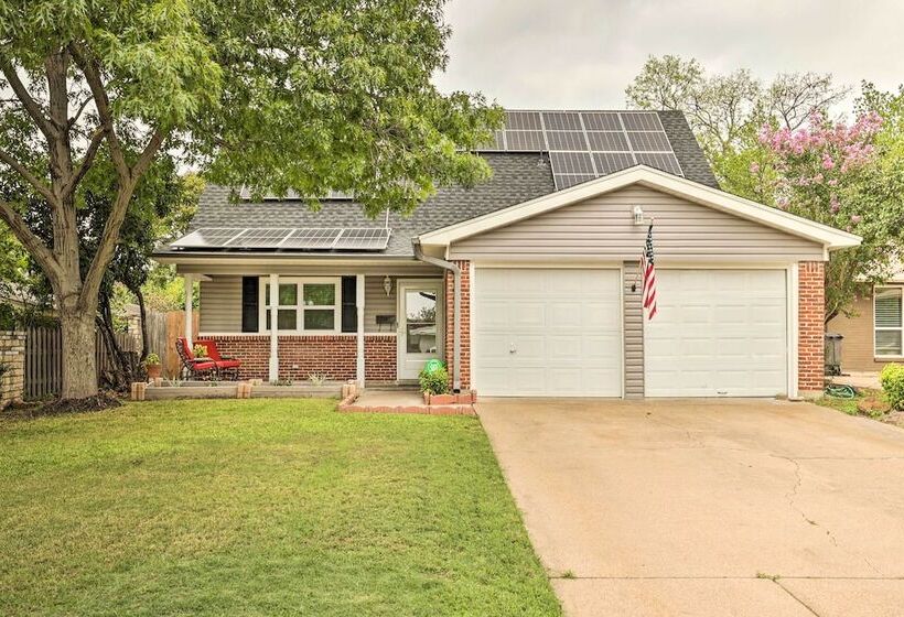 Fort Worth Retreat W/ Fenced Yard & Fire Pit!
