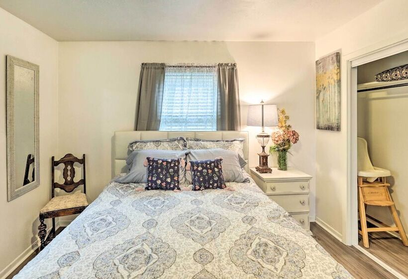 Fort Worth Retreat W/ Fenced Yard & Fire Pit!