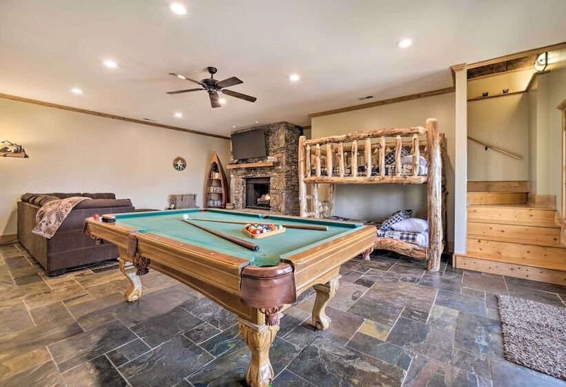 Franklin Cabin W/ Hot Tub + Pool Table!