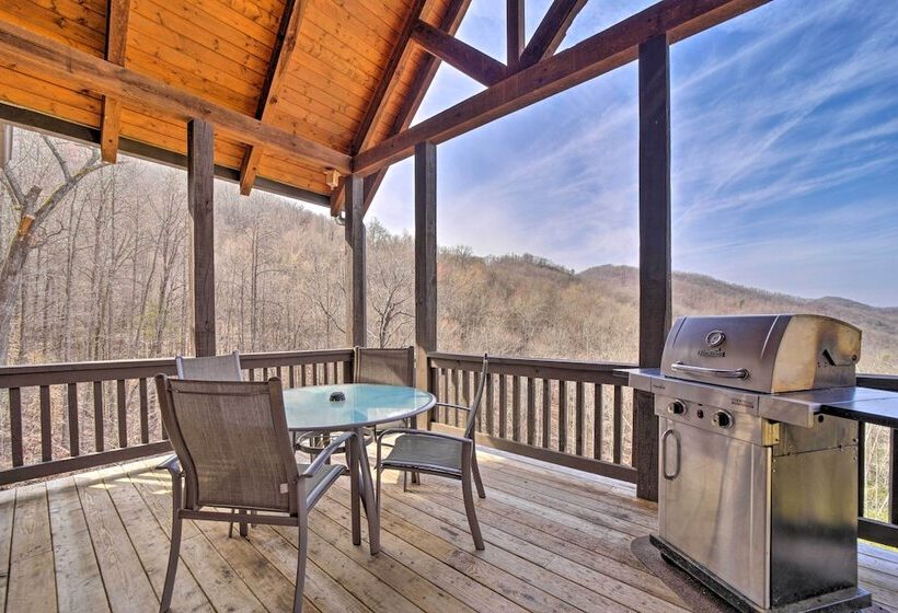 Franklin Cabin W/ Hot Tub + Pool Table!