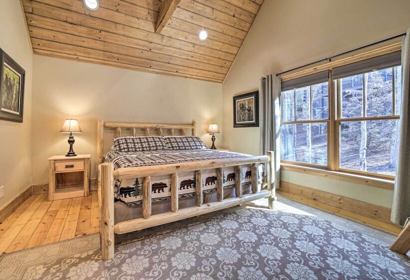 Franklin Cabin W/ Hot Tub + Pool Table!