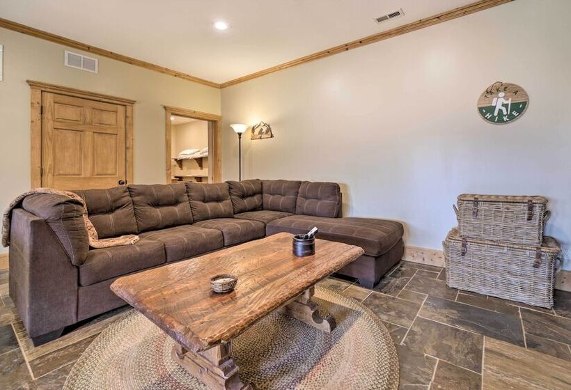 Franklin Cabin W/ Hot Tub + Pool Table!
