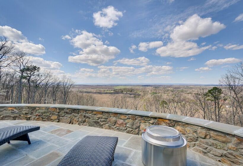 Front Royal Hilltop Cabin W/ Panoramic Views!