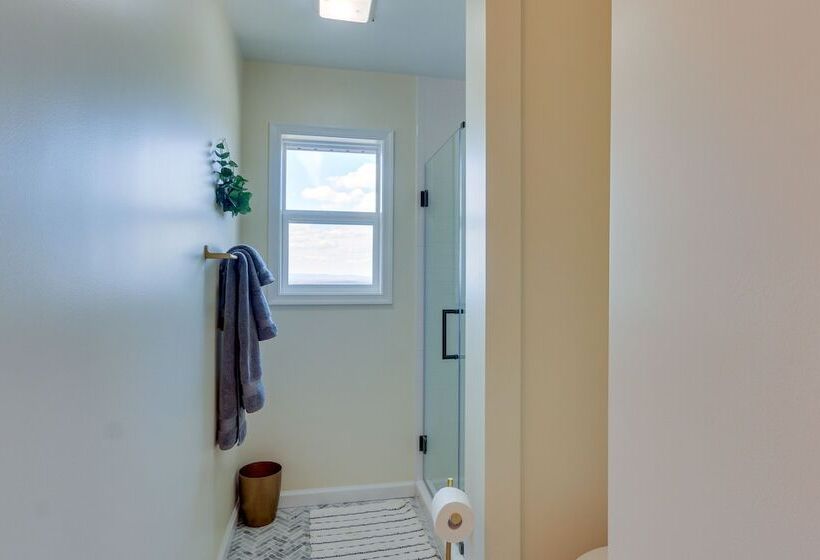 Front Royal Hilltop Cabin W/ Panoramic Views!