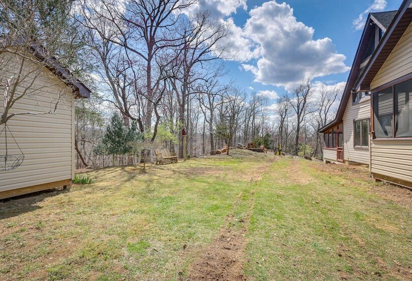 Front Royal Hilltop Cabin W/ Panoramic Views!
