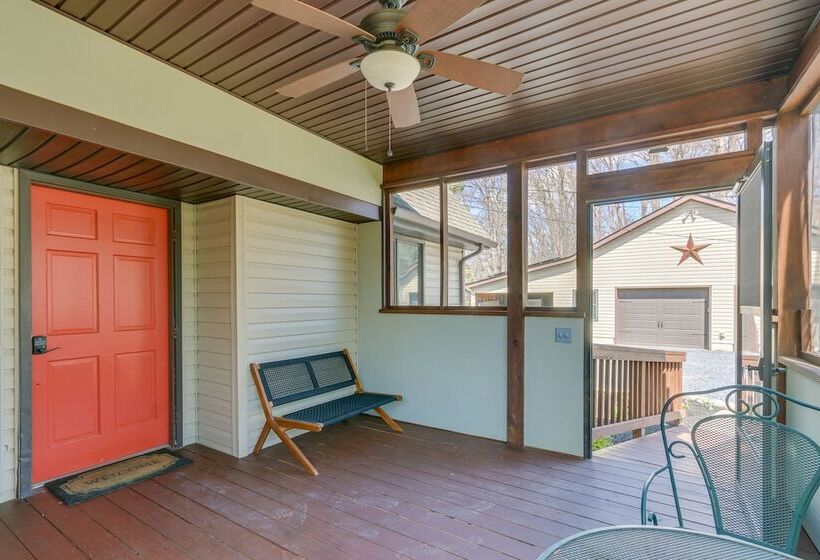 Front Royal Hilltop Cabin W/ Panoramic Views!