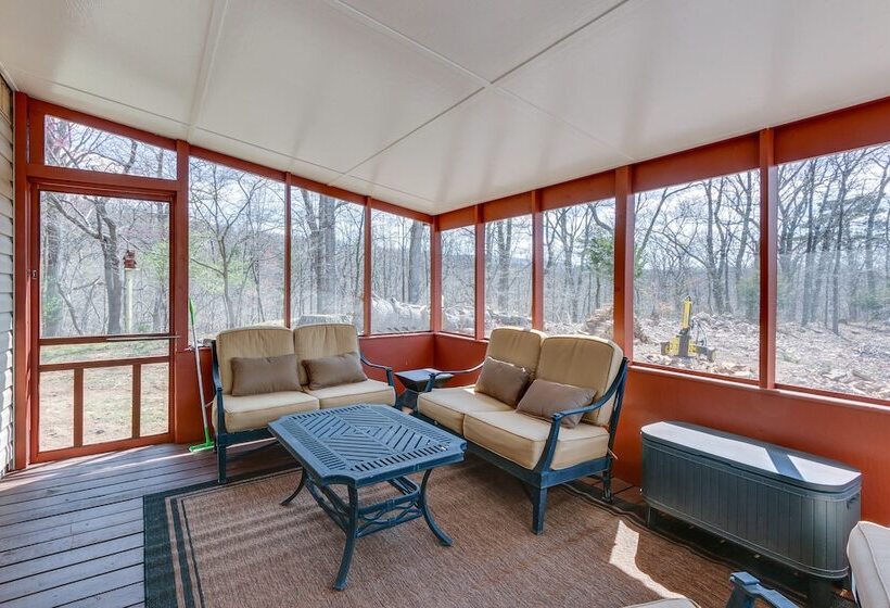 Front Royal Hilltop Cabin W/ Panoramic Views!