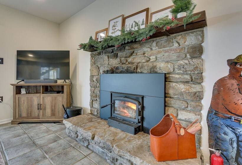 Front Royal Hilltop Cabin W/ Panoramic Views!