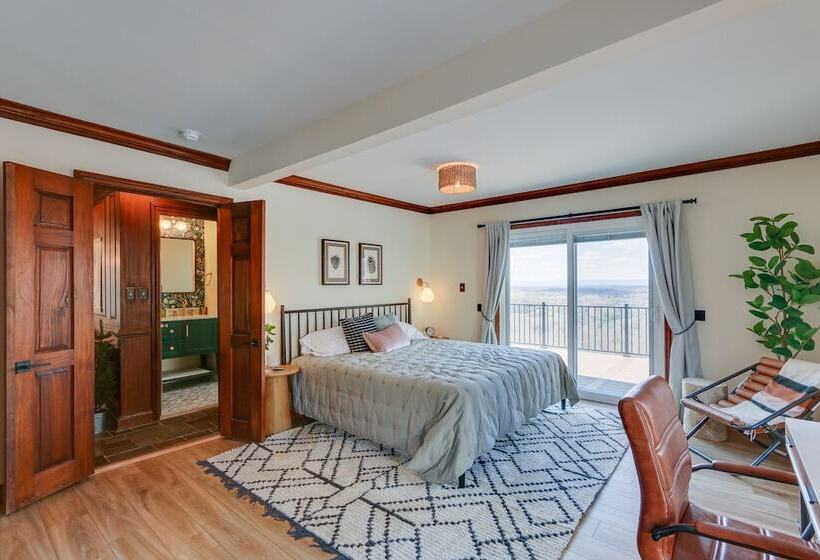 Front Royal Hilltop Cabin W/ Panoramic Views!