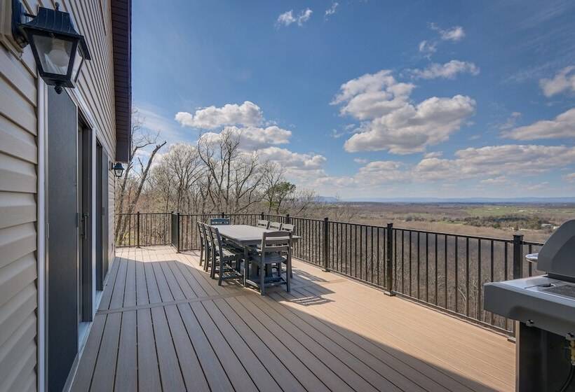 Front Royal Hilltop Cabin W/ Panoramic Views!