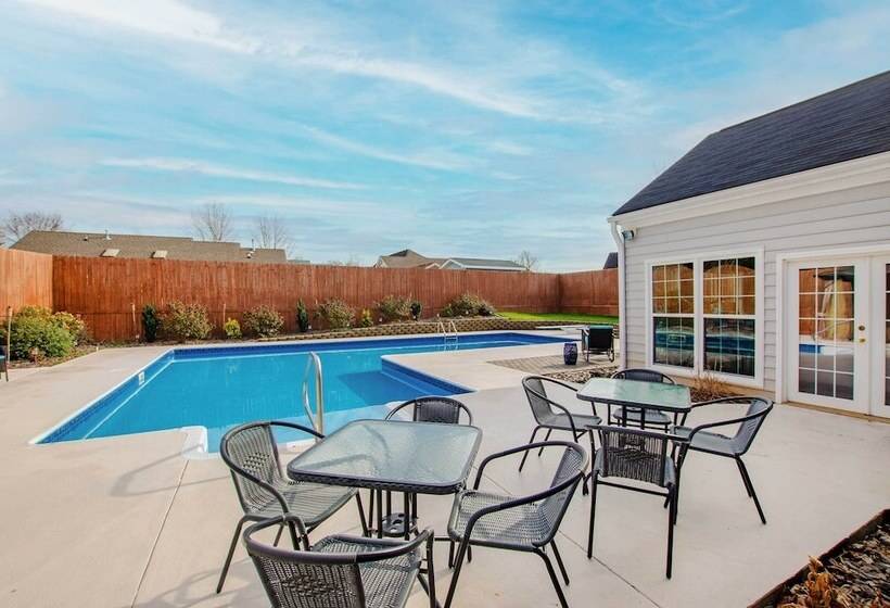 Gorgeous Graham Home With Private Outdoor Pool!