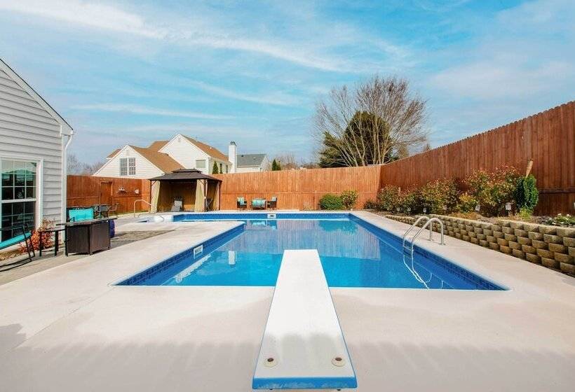 Gorgeous Graham Home With Private Outdoor Pool!
