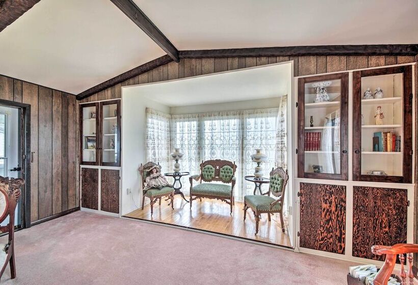 Historic Alexandria Home W/ Private Yard!