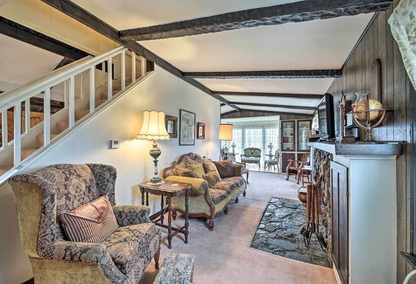 Historic Alexandria Home W/ Private Yard!