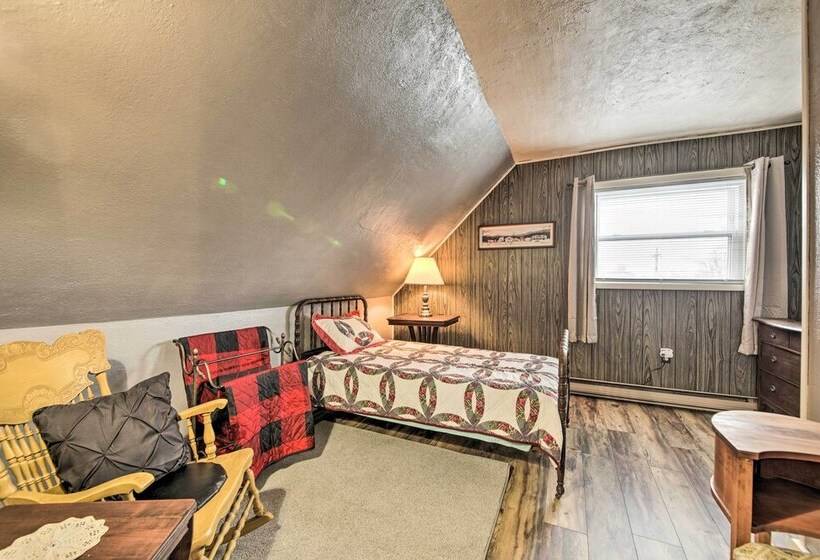 Historic Alexandria Home W/ Private Yard!