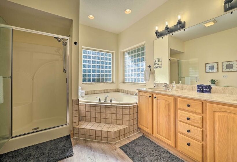 Huge Bellaire Home On Cedar River Golf Course