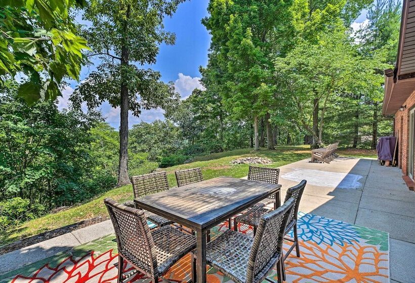 Idyllic Bronston Retreat W/ Fire Pit + View!