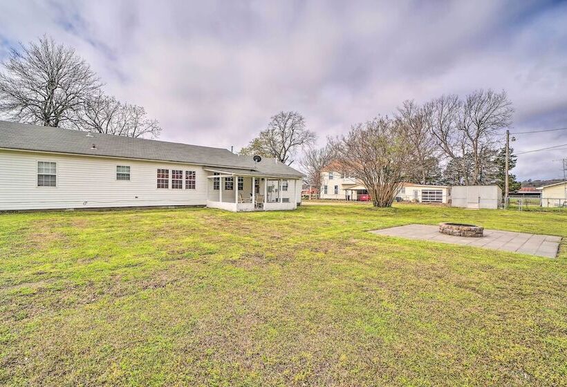 Lake Eufaula Retreat W/ Fire Pit, Near Main St!