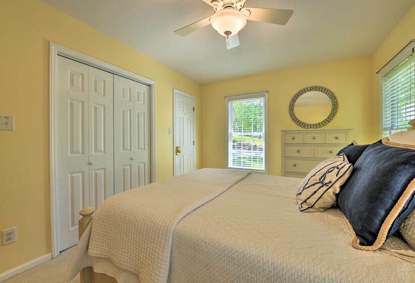 Lake Norman Retreat W/ Dock ~ 1 Mi To Marina!