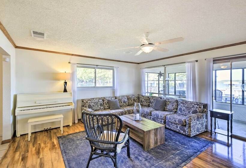 Private Beach & Dock: Home On Eagle Mountain Lake