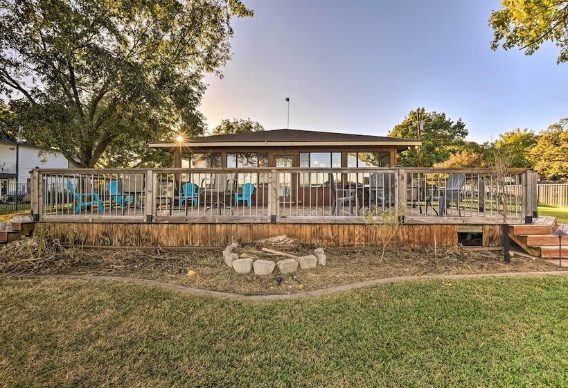 Private Beach & Dock: Home On Eagle Mountain Lake