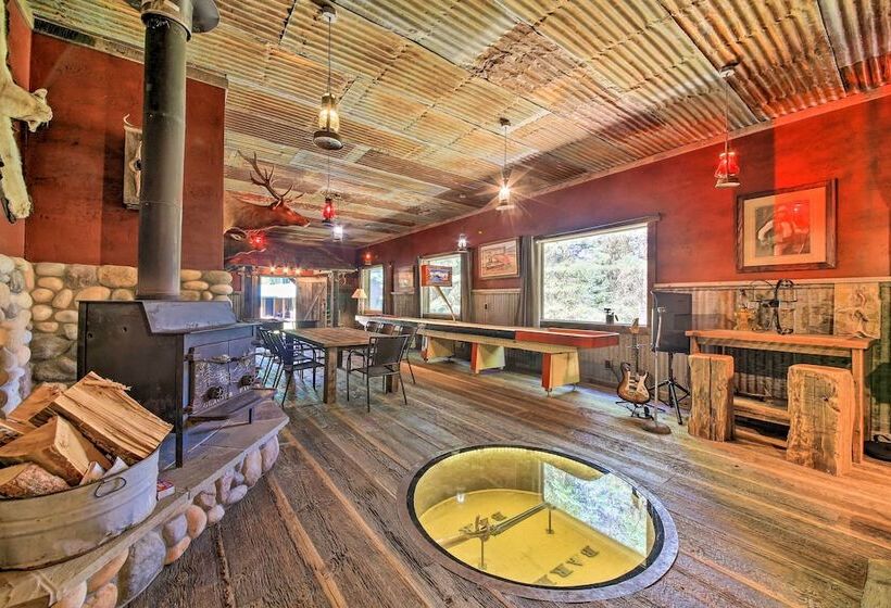 Loose Moose Lodge    31 Acres On Yaak River!