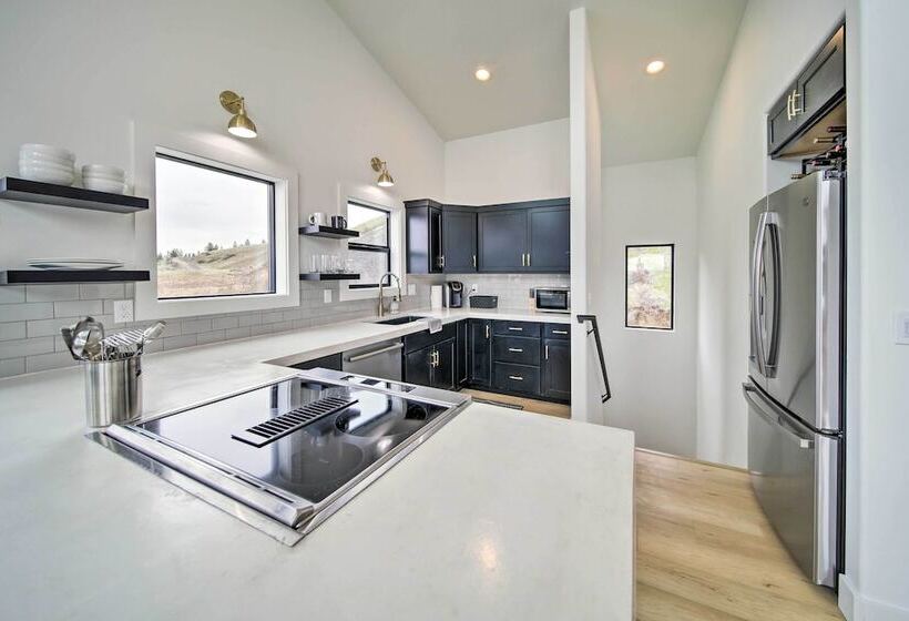 Modern Davenport Home W/ Water View & Grill!