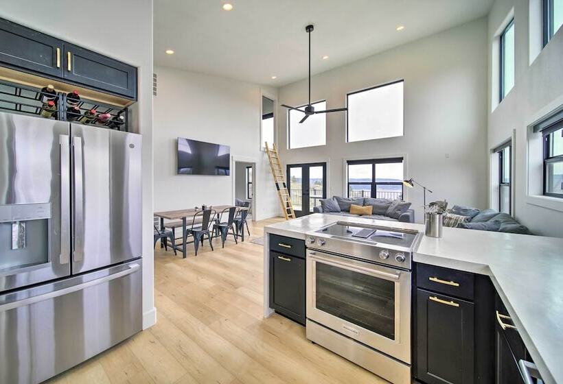 Modern Davenport Home W/ Water View & Grill!