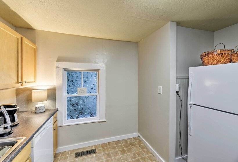 New Bern Home W/yard, Grill+walkable Location