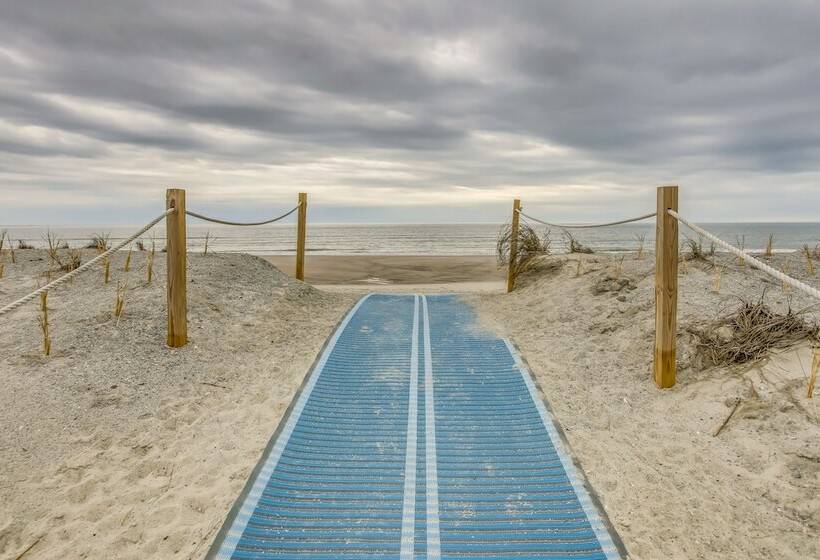 Oak Island Vacation Rental: Close To Beach