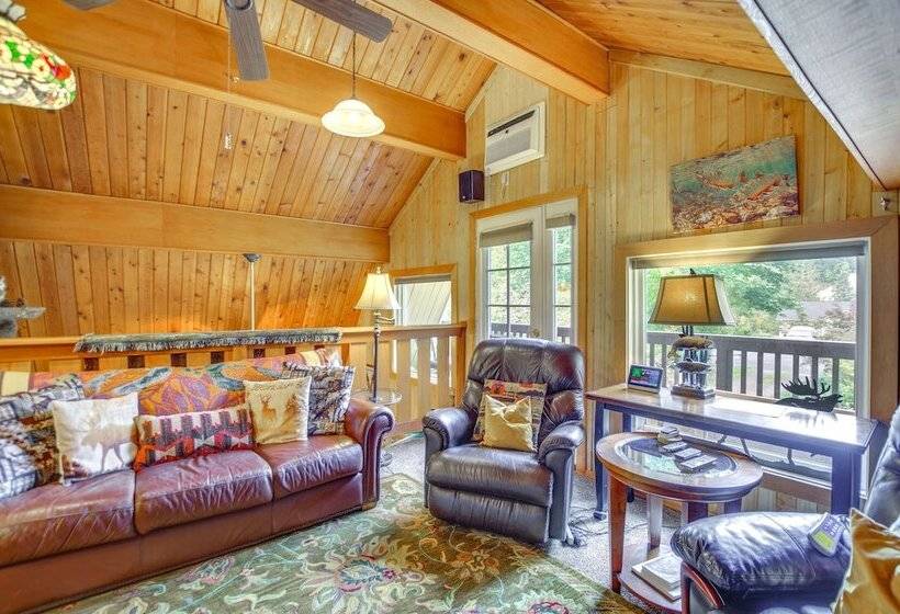 Owls Nest   Cozy Cabin W/ Hot Tub & Fireplace!