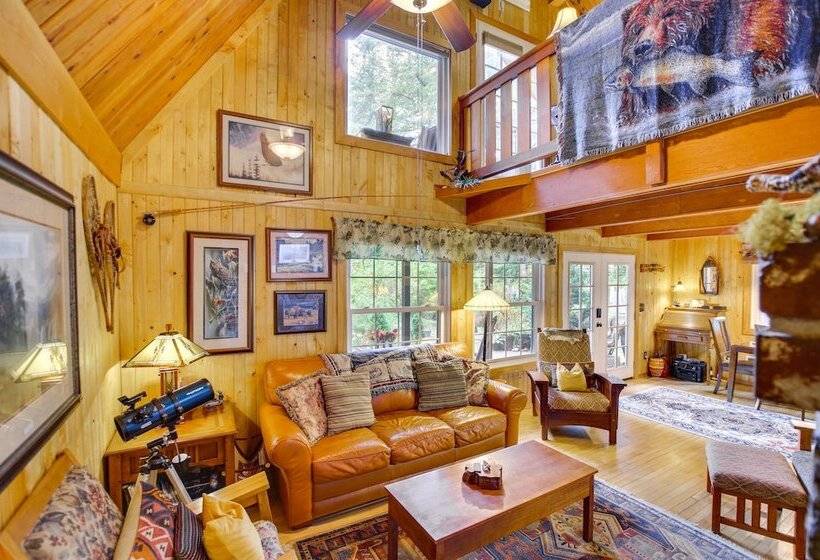 Owls Nest   Cozy Cabin W/ Hot Tub & Fireplace!