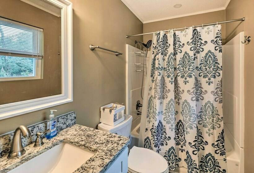 Lovely Emerald Isle Home, Walk To Beach!