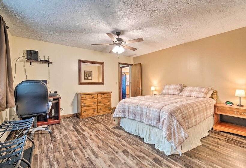 Peaceful Horseheads Hideaway W/ Deck & Yard!