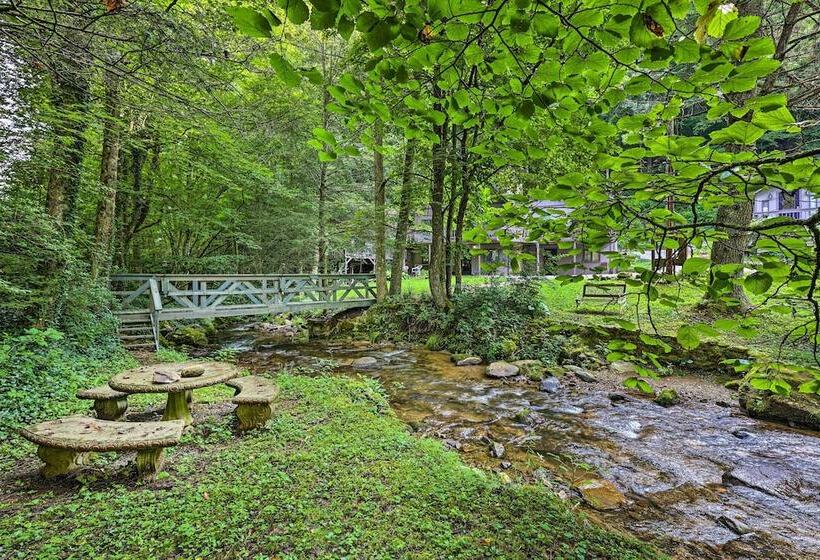 Peaceful Roan Mountain Escape: On Site Creek!