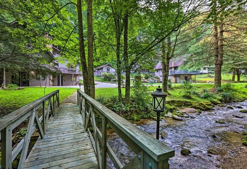 Peaceful Roan Mountain Escape: On Site Creek!