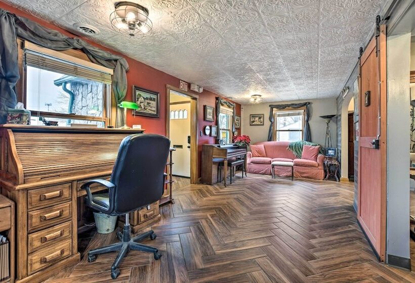 Pet Friendly Bartlett Farmhouse W/ Deck!