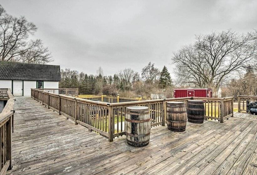 Pet Friendly Bartlett Farmhouse W/ Deck!