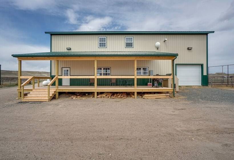 Pet Friendly Lingle Ranch W/ Deck On 60 Acres!