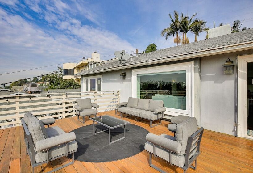 Bright Whittier Home W/ Pool Table + Spacious Deck