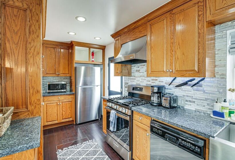 Bright Whittier Home W/ Pool Table + Spacious Deck
