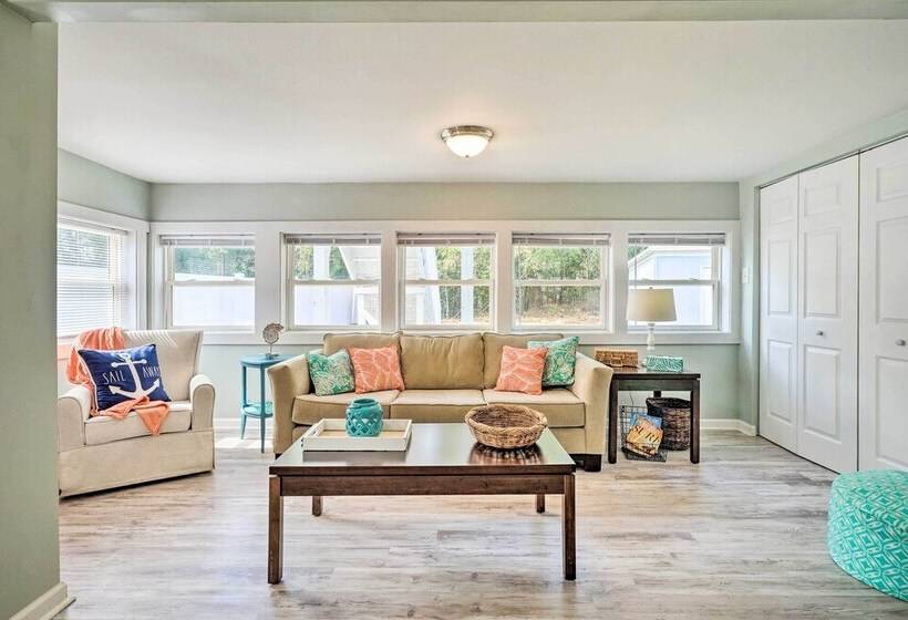Picturesque Duplex Unit, 1/2 Mi To The Beach!