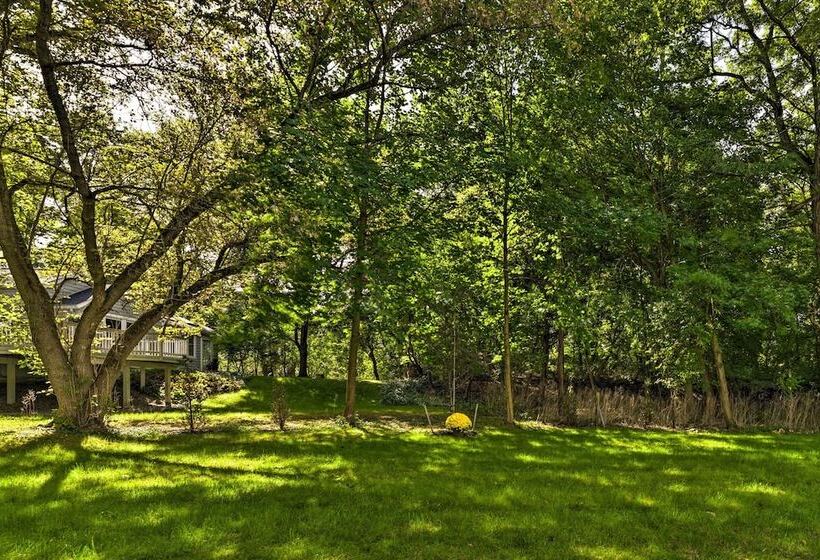 Pittsford Trolley Home   Near Erie Canal!